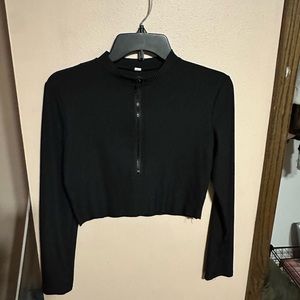 Black long sleeved cropped top w zipper